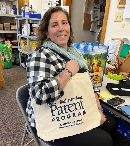A parent participant receiving her supplies.