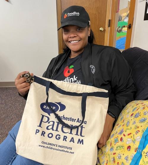A parent participant receiving her supplies.